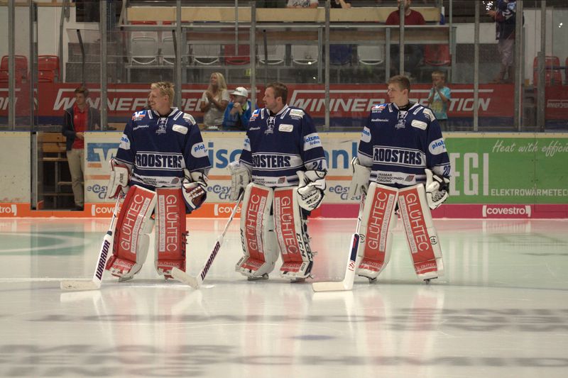 Iserlohns Torhütertrio v.l.: Sebastian Dahm, Mathias Lange und Jonas Neffin - © by Sportstimme (MK)