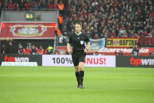 Schiedsrichter Tobias Stieler - © Sportfoto-Sale (MK)