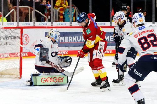 Erik Brown vor Nico Pertuch - © by Sportfoto-Sale (DR)