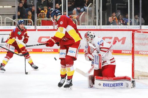 Kevin Orendorz vor Konrad Fiedler -© by Sportfoto-Sale (DR)
