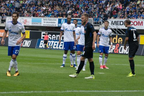 S04 Eckball - Strafraum